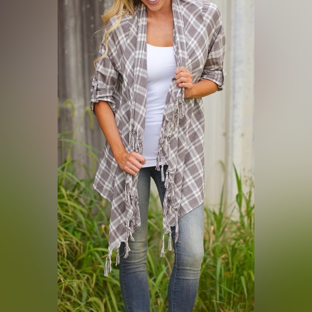 Leshop Gray & White Plaid Cardigan – Size Small